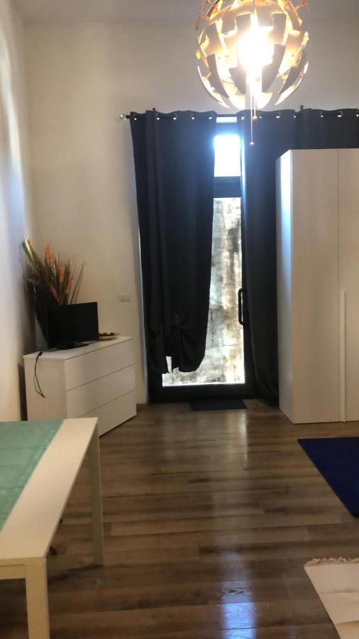 דירות פארמה Monolocale Arredato Con Una Camera מראה חיצוני תמונה